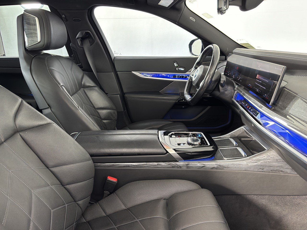 Used 2023 BMW i7 xDrive60 AWD/4WD image 30