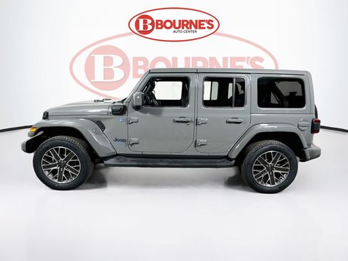 Used 2023 Jeep Wrangler Unlimited Sahara AWD/4WD image 7