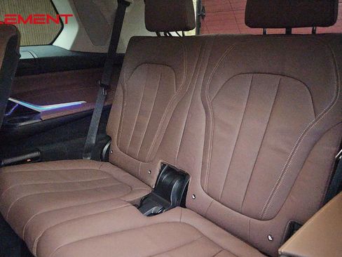 Used 2021 BMW X7 xDrive40i w/ Premium Package image 14