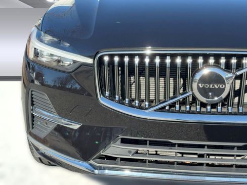 Certified 2023 Volvo XC60 B5 Ultimate w/ Climate Package image 11