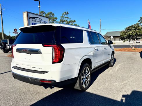 Used 2021 GMC Yukon XL Denali w/ Denali Premium Package image 5