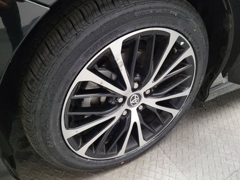 Used 2020 Toyota Camry SE w/ Carpet Mat Package image 31