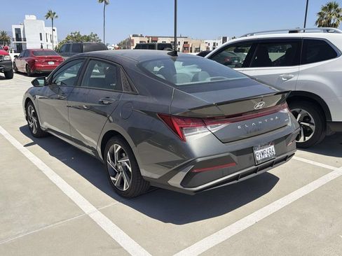 Used 2025 Hyundai Elantra SEL FWD image 19