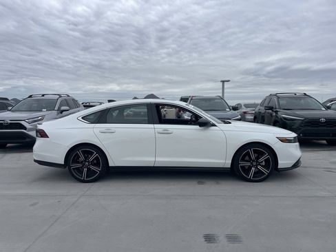 Used 2024 Honda Accord Sport image 3