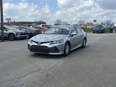 Used 2024 Toyota Camry LE image 3