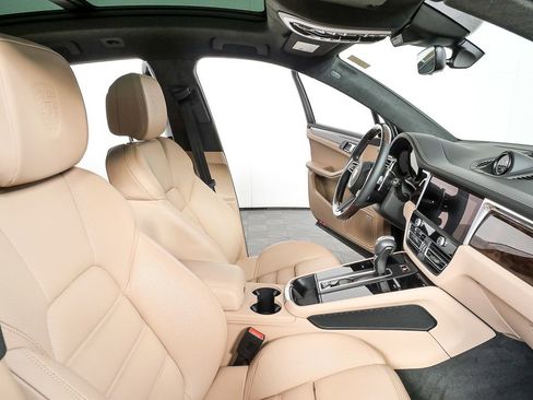 Certified 2025 Porsche Macan GTS image 24