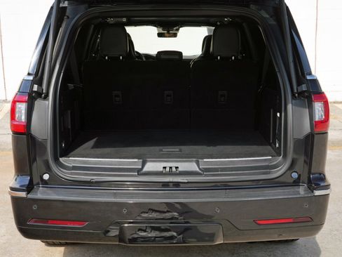 Used 2021 Lincoln Navigator L Reserve AWD/4WD image 8