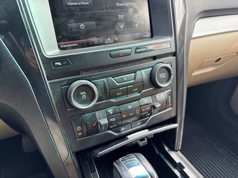 Used 2016 Ford Explorer XLT w/ Equipment Group 202A image 23