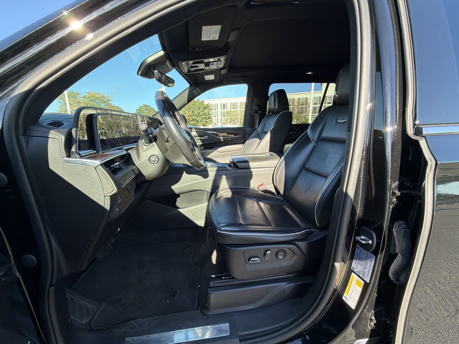 Used 2022 Cadillac Escalade ESV Premium Luxury AWD/4WD image 12