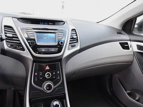 Used 2015 Hyundai Elantra SE w/ Option Group 02 FWD image 17