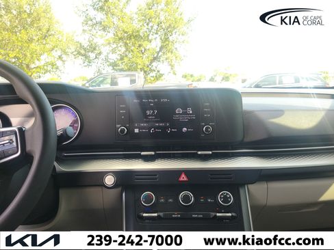 Certified 2023 Kia Carnival LX FWD image 20