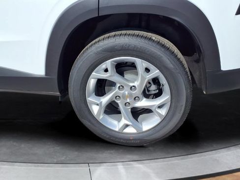 New 2026 Chevrolet Trax LS w/ LS Convenience Package FWD image 17