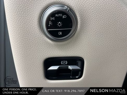 Used 2024 Mercedes-Benz GLC 300 4MATIC image 29