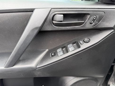 Used 2011 MAZDA MAZDA3 i Touring FWD image 11