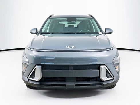 Used 2025 Hyundai Kona SEL image 2