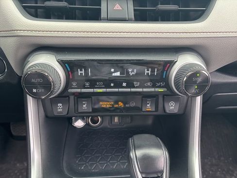 Used 2021 Toyota RAV4 XLE w/ Convenience Package image 29