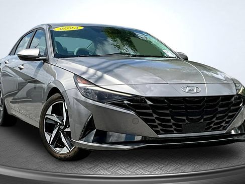 Used 2023 Hyundai Elantra Limited w/ Cargo Package FWD image 2