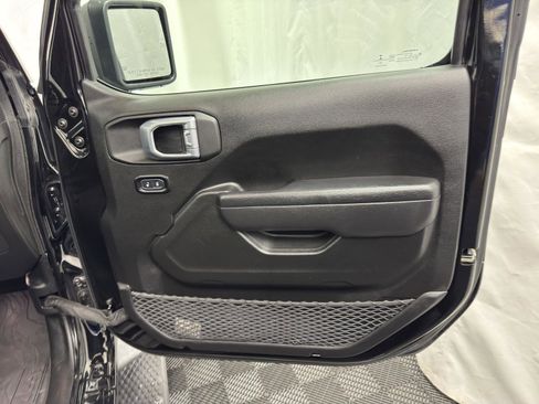 Used 2023 Jeep Wrangler Unlimited w/ Sun & Screen Package image 30