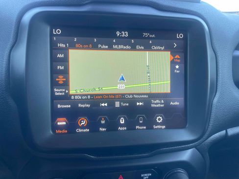 Used 2023 Jeep Renegade Latitude AWD/4WD image 8