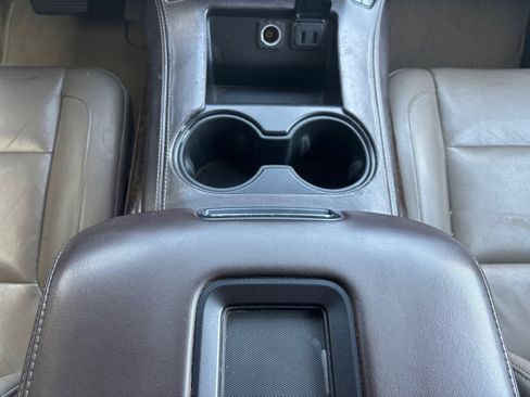 Used 2018 Chevrolet Suburban LT image 5