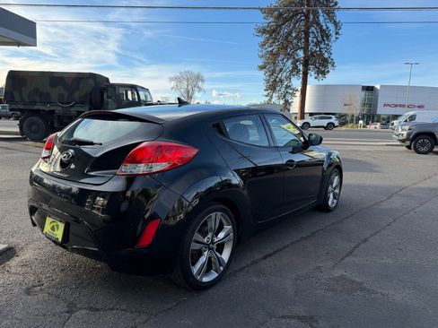 Used 2012 Hyundai Veloster Base w/ Style Pkg image 5
