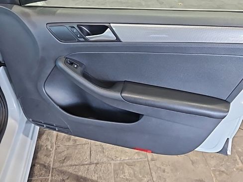 Used 2017 Volkswagen Jetta S image 11