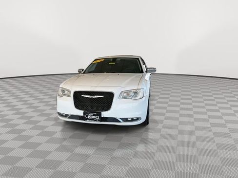 Used 2018 Chrysler 300 Limited AWD/4WD image 4