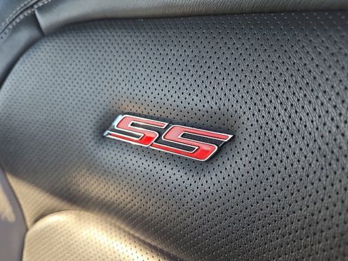 Used 2017 Chevrolet Camaro SS RWD image 25
