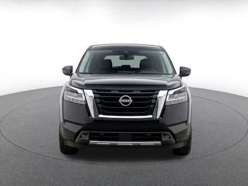 Used 2025 Nissan Pathfinder SV FWD image 2