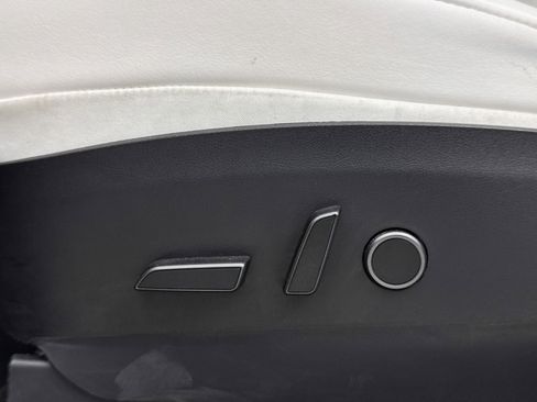 Used 2022 Tesla Model Y Long Range image 27