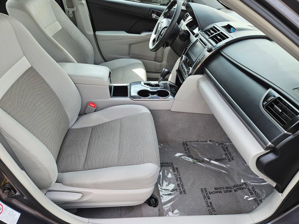 Used 2014 Toyota Camry LE FWD image 10