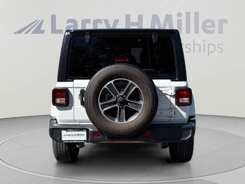 Used 2023 Jeep Wrangler Unlimited Sahara AWD/4WD image 4