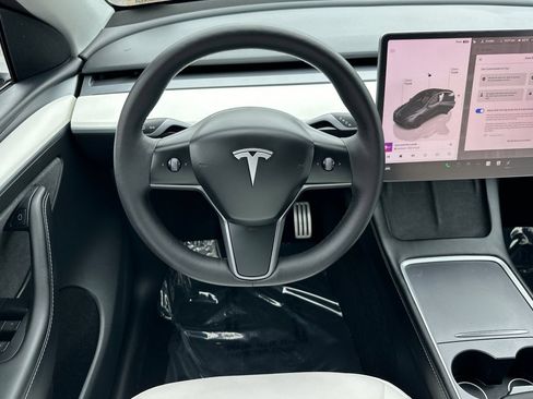 Used 2023 Tesla Model Y Performance AWD/4WD image 15