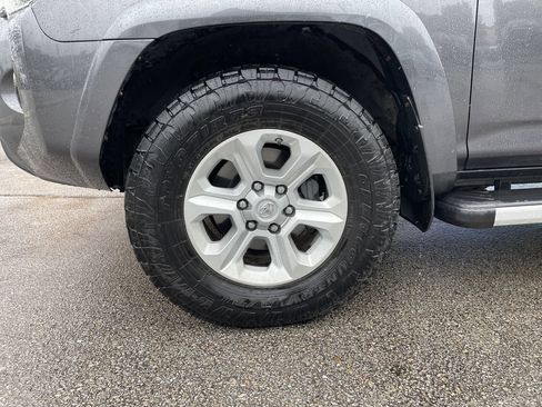 Used 2017 Toyota 4Runner SR5 Premium AWD/4WD image 9
