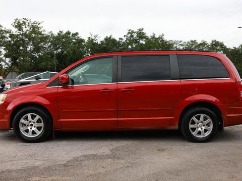 Used 2008 Chrysler Town & Country Touring w/ Entertainment Group #2 FWD image 3