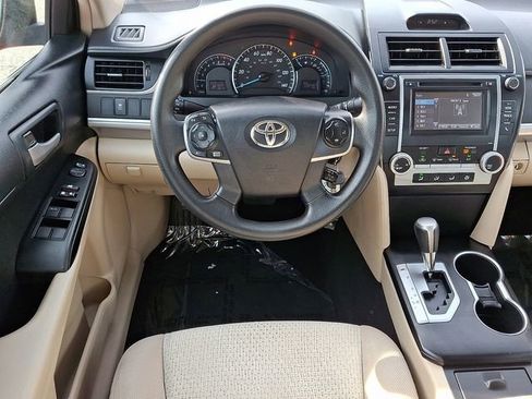 Used 2014 Toyota Camry LE image 11