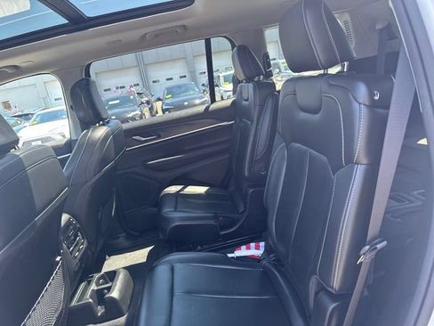Used 2023 Jeep Grand Cherokee L Limited AWD/4WD image 28