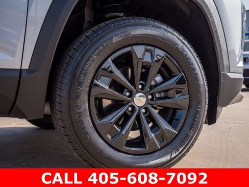 Used 2026 Chevrolet Equinox LT FWD image 9