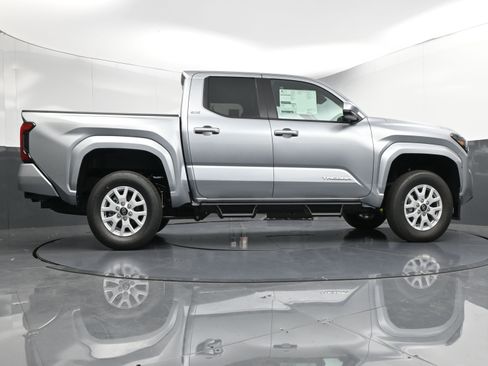 Used 2024 Toyota Tacoma SR5 w/ SR5 Upgrade Package image 29