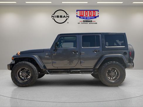 Used 2016 Jeep Wrangler Unlimited Sahara AWD/4WD image 5