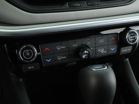 Used 2026 Jeep Compass Limited image 14