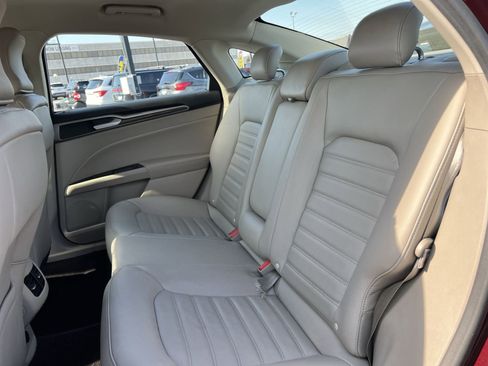 Used 2017 Ford Fusion SE w/ Fusion SE Technology Package image 23