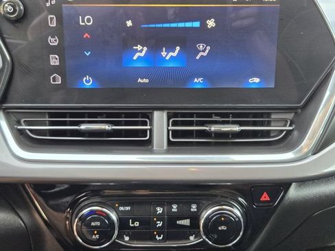 Used 2024 Chevrolet Trax ACTIV w/ Sunroof Package FWD image 18