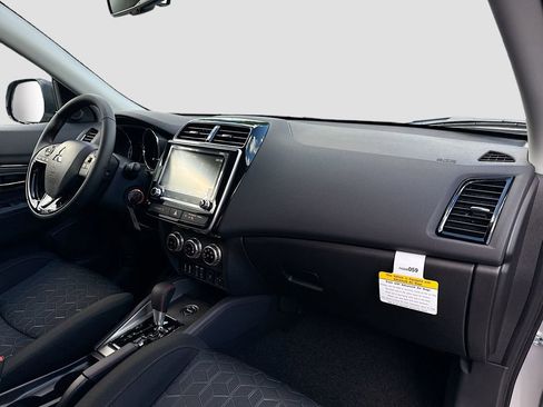 Used 2025 Mitsubishi Outlander Sport LE AWD/4WD image 30