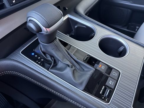 Certified 2025 Toyota Sienna XLE w/ XLE Plus Package FWD image 22