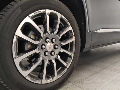 Used 2020 GMC Acadia Denali w/ Technology Package FWD image 31