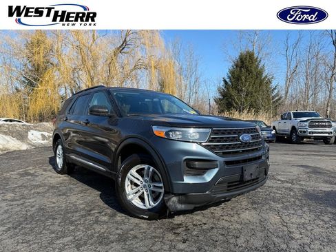 Used 2022 Ford Explorer XLT image 1
