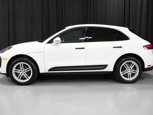 Certified 2025 Porsche Macan image 2