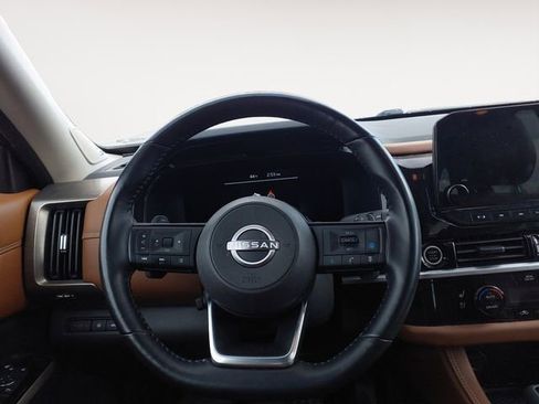 Used 2023 Nissan Pathfinder Platinum AWD/4WD image 9