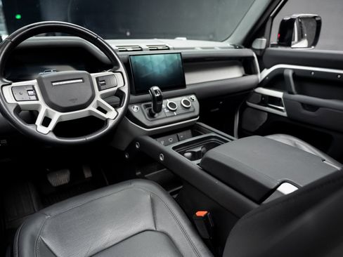 Used 2023 Land Rover Defender 130 SE image 2